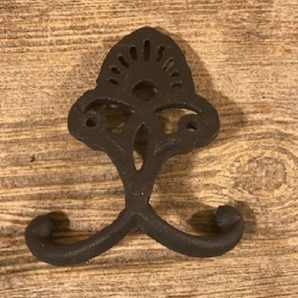 One (1) Crown Wall Double Hook 4 3/4" tall 4" wide Home Wall Decor ONE 0184-1025 - Picture 4 of 16